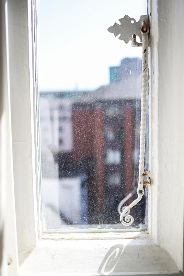 Centrally-located Flat In Stunning Period Building Apartament Bristol